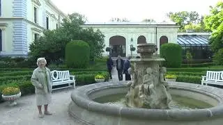 W ogrodzie przy Pałacu Herbsta. Ł&oacute;dź 2018