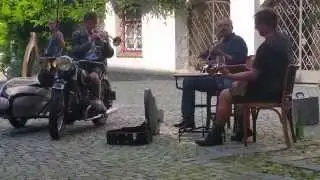 Jockel & Schurle mit Stofferl Well in Wasserburg
