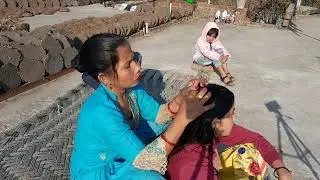 Pinki nitpicking India / long hair new