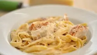 FETTUCCINE ALFREDO CON POLLO | Cómo Hacer Una Salsa Alfredo | SyS