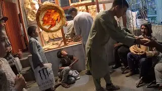 深夜还不肯回家的推车老人，在热闹的街上悄然落泪：孩子的晚餐该怎么办？【NO:765】