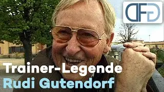 Fu&szlig;balltrainer-Legende Rudi Gutendorf trifft Werner Herzog - Der Ball ist ein Sauhund (Doku, 2000)