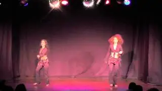 Tainted Love - Julie Quek e Grazi Venerável