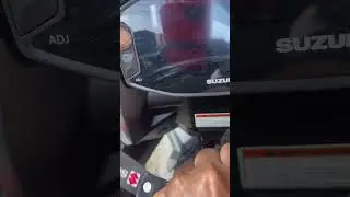 Te muestro c&oacute;mo borrar el testigo de aceite del tablero de tu Vstrom