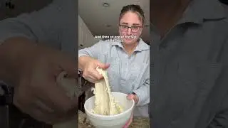 Круассан из закваски с шоколадной крошкой