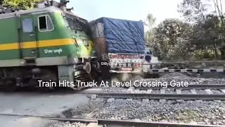 😱😱Train Hits Truck At Level Crossing😰😰Dangerous Situation😲😲Created At Jhaja Section😢😢