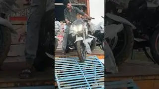 2025 BAJAJ PULSAR NS160 WHITE🤍UNLOADING🔥👌#shorts #short #bajaj #pulsar #pulsur #ns160 #160cc