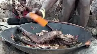 No Tools, No Machines &ndash; Just Skill! Hadzabe Build a Hut 🌿😍#villagecooking #Africanfood! 🍲