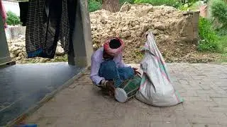OMG ! India street beggar singing talent