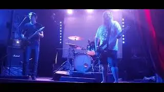 Rakitiko banda Black-Punk-Rock de Adrogue tocando en el Bar El T&iacute;o Bizarro de Burzaco Grunge City.🎃🔥