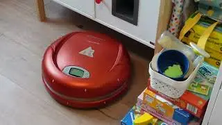 ELECTROLUX TRILOBITE ZA1 (first release) - 2 room cleaning run -  23 years old...