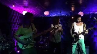 Afro Poncho en Caf&eacute; Democr&aacute;tico Quito Ecuador