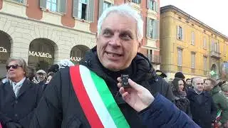 L'ENTUSIASMO DEL SINDACO MASSARI PER LA FIACCOLA A REGGIO