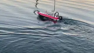 Bass Pro Shop Z21 Nitro - remote control boat
