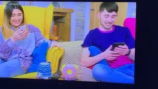 Gogglebox funny slip up! Pete goes red after exercise app records midnight exercise✊🏻✊🏻😂😂 funny!