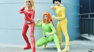 Toronto Comicon Fan Days Holiday Show 2016 - Cosplay Sisters