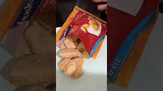 Trying venky&rsquo;s cheesy chicken nuggets | best street food #viralvideo #trending #pune #fish #nonveg