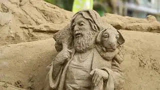 Tourists visit sand nativity scene in Gran Canaria