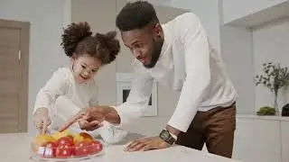Comment etablir une routine capillaire pour mon enfant en 2026