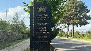 Оромгох (Кладбище в Лучобе)Бобочён Гафуров и Мирзо Турсунзаде и многие другие.