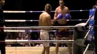 Michael Chang Gym, fight le 21 oct au Bangla Boxing Stadium, Round 5