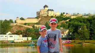 Гуляем по городу Тренчин, видим огромный замок и  новый Аквапарк