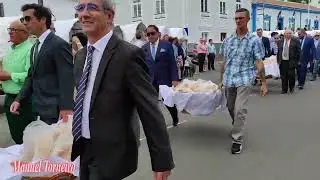 A TRADI&Ccedil;&Atilde;O do BODO do ESP&iacute;RITO SANTO na VILA NOVA  * ilha Terceira A&ccedil;ores