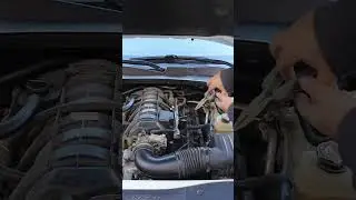 🔧 Быстрый совет №10: снимите застрявшую крышку масляного бака с помощью плоскогубцев... НЕ ТО, ЧТ...