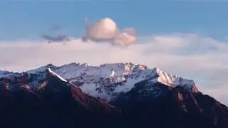 Timelapse gezuckerte Bergspitzen