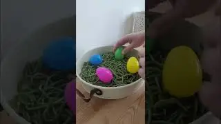 Taste-safe Easter activity. This sensory bin is great for preschoolers and toddlers to explore.
