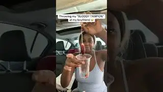 Бросаю свой &laquo;КРОВАВЫЙ ТАМПОН&raquo; в своего парня😂 #шорты