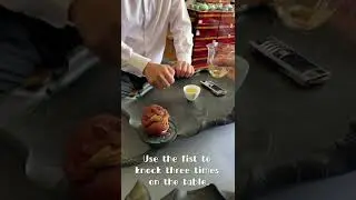 Why Chinese people tapping table when they drinking tea? #tea #chineseculture #fyp #teaetiquette