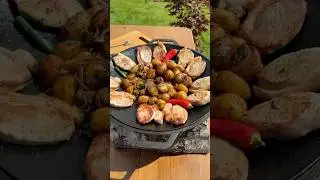 Стейки из карбоната с молодым картофелем на садже #садж #стейк #мясо