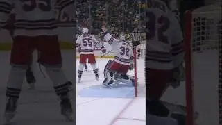 No Denying Jonathan Quick&rsquo;s Toughness As He Tries To Make A Bare Handed Save ✋