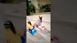 se divierten las monstritas