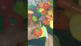 cutting tomato toy