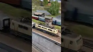 M&auml;rklin BR 111 verl&auml;sst Steinheim. #modelleisenbahn #anlagenbau #steinburg #maerklin #faller #dccar