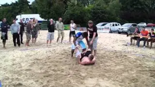 30 binche beach grappeling 2011 mike Wiatko vs max Djumbon