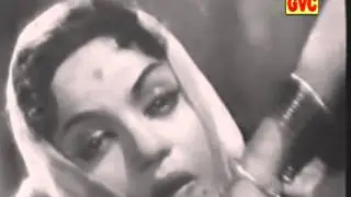 Lata Mangeshkar sings 'Un Aankhon Mein Neend Kahan...' in 'Minister'(1959)