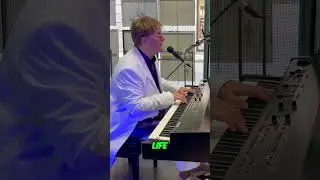 CJ Marvin canta 'Your Song'  pura magia