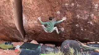 Plumber&rsquo;s Crack Traverse (V10), Red Rock (Short Climber Beta)