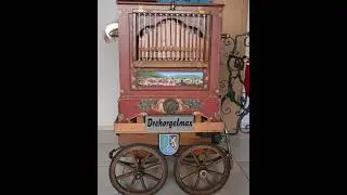 Alte Kameraden auf Drehorgel