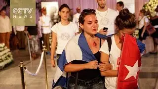 Tens of thousands pay last respects to Fidel Castro on day of mourning