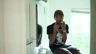 Yellow Zoo - Love Is Weird (official video)