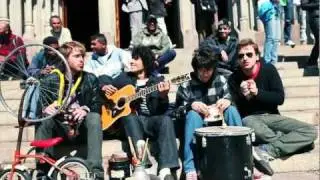 Grupo Apanhador Só toca na escadaria da Catedral da Sé; assista