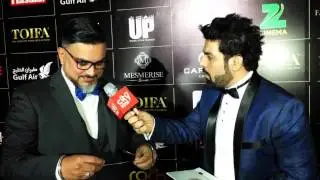 Raza Beig on the TOIFA 2016 Gold Carpet with City 1016 #TOIFA2016