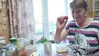 Конский щавель растёт в канаве.