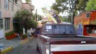 Metro de la Ciudad de México: Entrando a la estación Iztapalapa