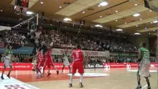 TBB Trier - s.Oliver Baskets Play of the Game: Joshi Saibou