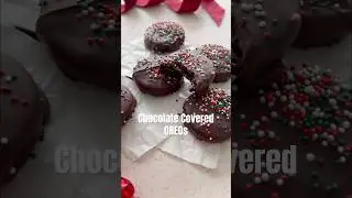 Chocolate Covered OREOs #recipe #oreo #chocolatecoveredoreos #cookies